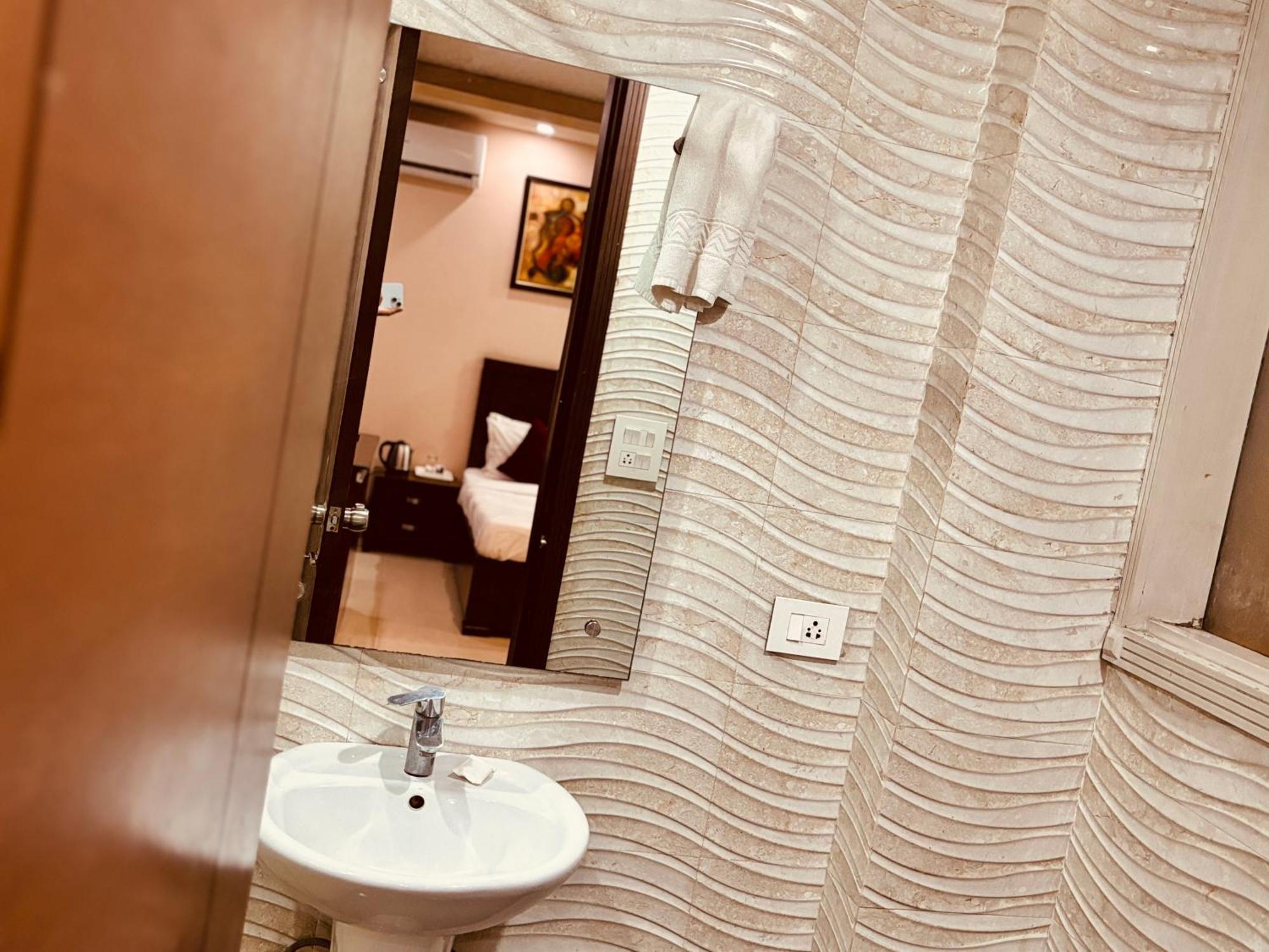 Hotel Hc Grand 뉴델리 외부 사진